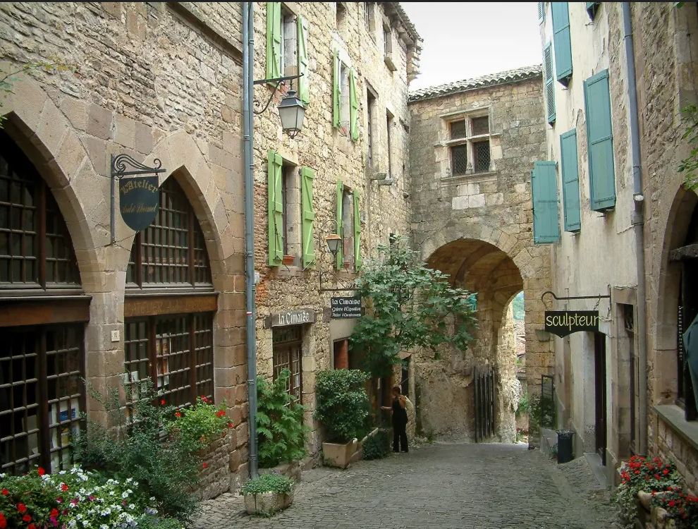Cordes-sur-Ciel — le village inspirant visité pendant le stage